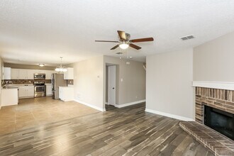 520 Magdalen Ave in Crowley, TX - Foto de edificio - Building Photo