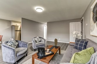 831 Cedar Ave in Bensalem, PA - Foto de edificio - Building Photo