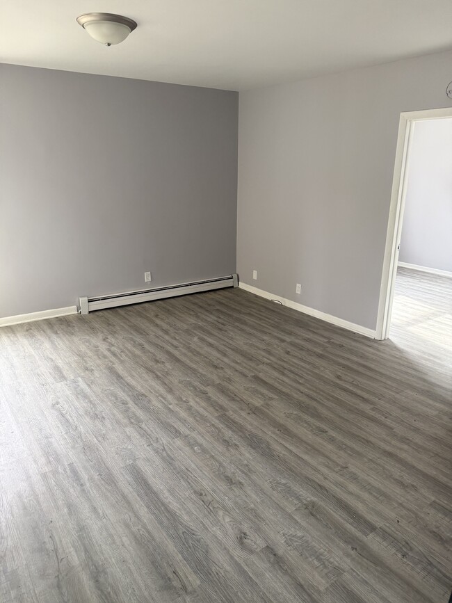 254 E Jackson St, Unit 1R in Joliet, IL - Building Photo - Building Photo