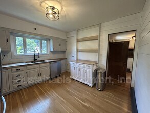85 Quinapoxet Ln in Worcester, MA - Building Photo - Building Photo