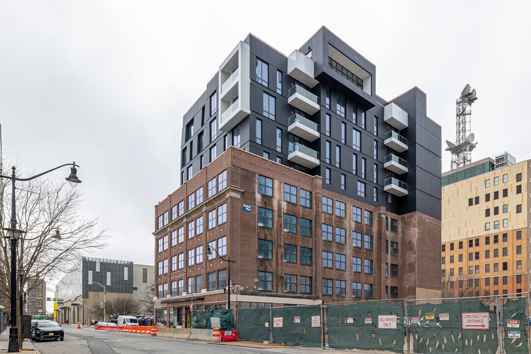 303 Washington in Newark, NJ - Building Photo