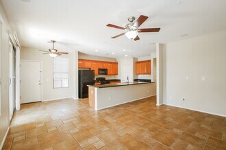 7301 W Montgomery Rd in Peoria, AZ - Foto de edificio - Building Photo