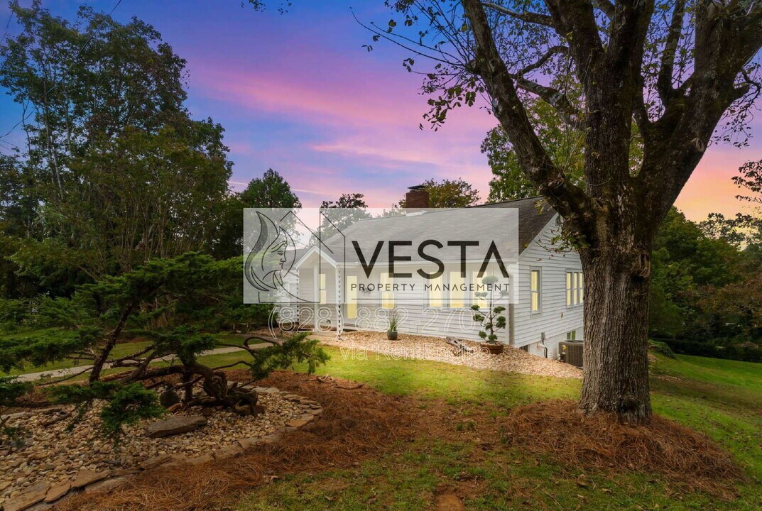 42 Greenhill Ave in Asheville, NC - Building Photo