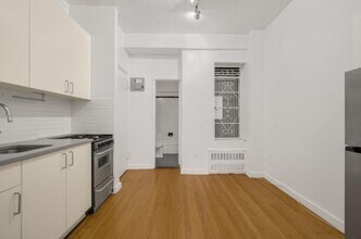 308 W 82 St in New York, NY - Building Photo - Building Photo