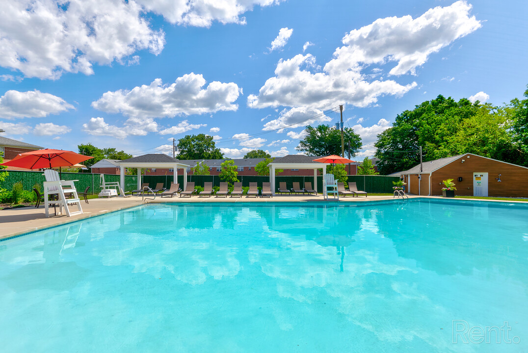 Piscataway Park in Piscataway, NJ - Building Photo