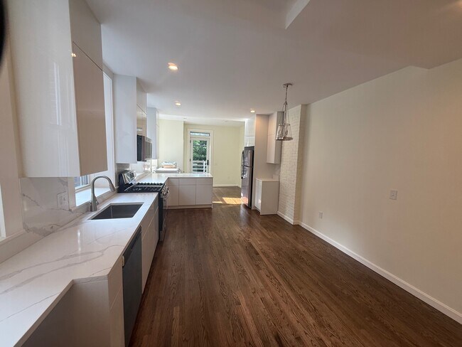 1726 Beacon St in Brookline, MA - Building Photo - Building Photo