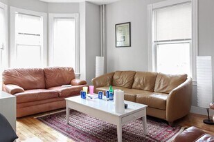 35-1/2 Essex St in Cambridge, MA - Building Photo