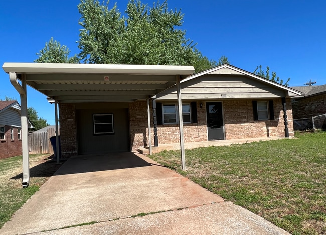 722 S Meadow Ln in Mustang, OK - Building Photo - Building Photo