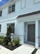 1014 W Davis Pkwy in Florida City, FL - Building Photo