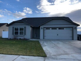 4229 Cove W Dr in Moses Lake, WA - Building Photo