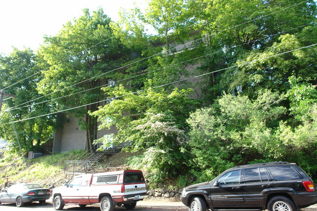 Resident Court Apartments in Spokane, WA - Foto de edificio - Building Photo