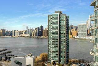 47-05 Center Blvd in Queens, NY - Building Photo - Building Photo