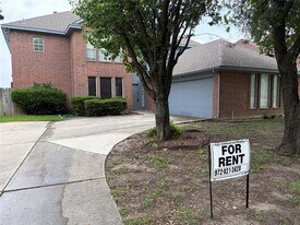 1403 Lakeshore Dr in Irving, TX - Building Photo