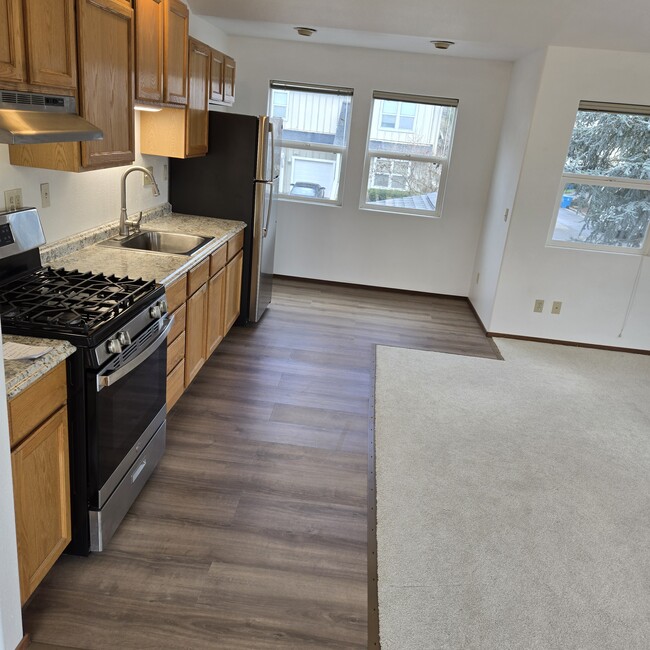 35 Randall Ln, Unit Studio in Santa Rosa, CA - Foto de edificio - Building Photo