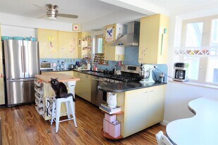 63 Saunders St in Medford, MA - Building Photo