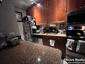 61 Saint Botolph St, Unit 6 in Boston, MA - Building Photo - Building Photo