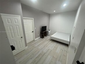 12991 NW 9th Ln in Miami, FL - Building Photo - Building Photo