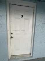 736 NW 42nd St in Miami, FL - Building Photo