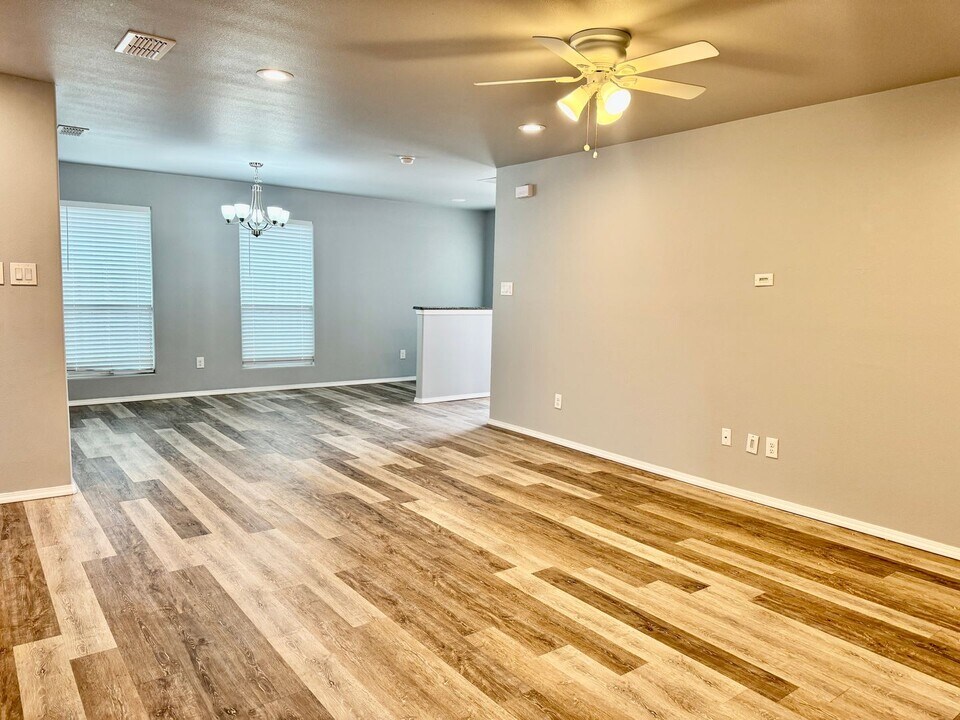 1103 N Englewood Ave in Lubbock, TX - Building Photo