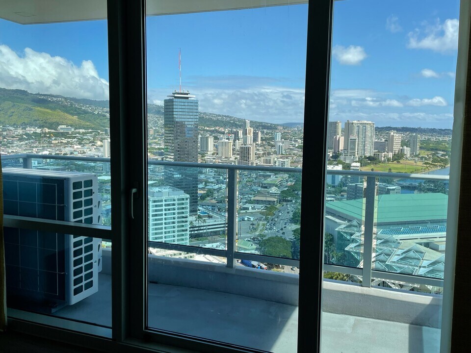 1631 Kapiolani Blvd in Honolulu, HI - Building Photo