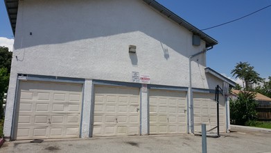 562 E 7th St in Pomona, CA - Foto de edificio - Building Photo