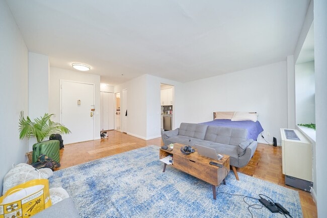property at 337 W 43rd St