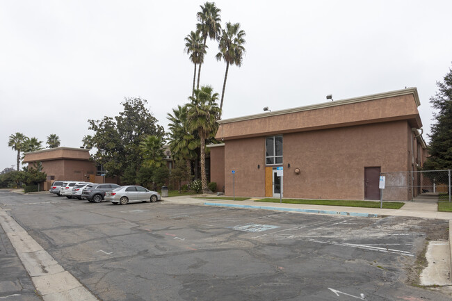 The 1612-Micro Community in Modesto, CA - Foto de edificio - Building Photo