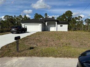 1047 Hobart St in Lehigh Acres, FL - Building Photo - Building Photo