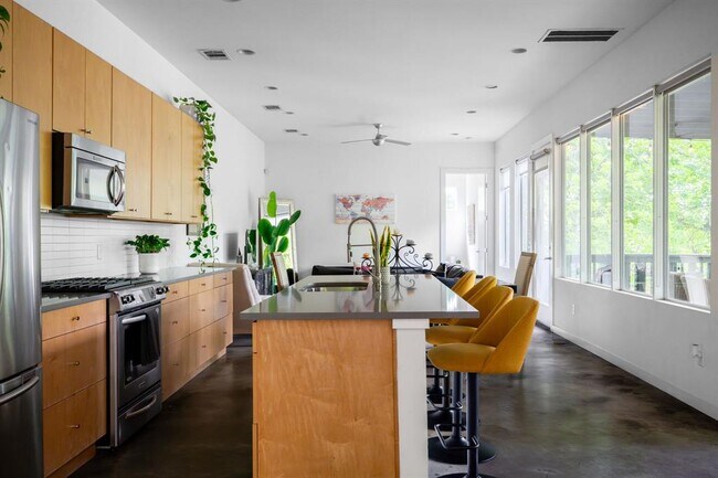 property at 1302 S 5th St