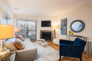 Apres Apartment Homes in Aurora, CO - Building Photo