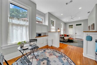 210 Sadie St in San Antonio, TX - Building Photo - Building Photo