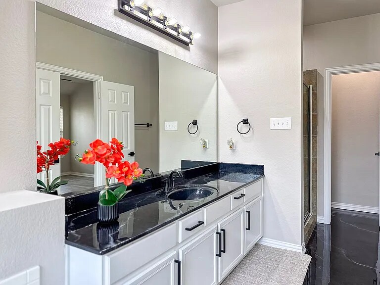 505 Kingscote Ct in Arlington, TX - Building Photo