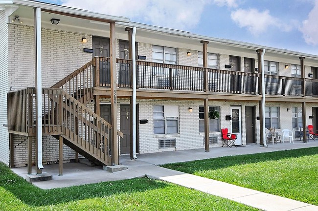 Oldham Square Apartments in Louisville, KY - Foto de edificio - Building Photo