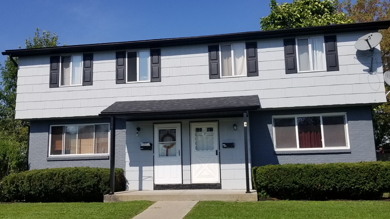 Huth Townhomes in Cheektowaga, NY - Foto de edificio