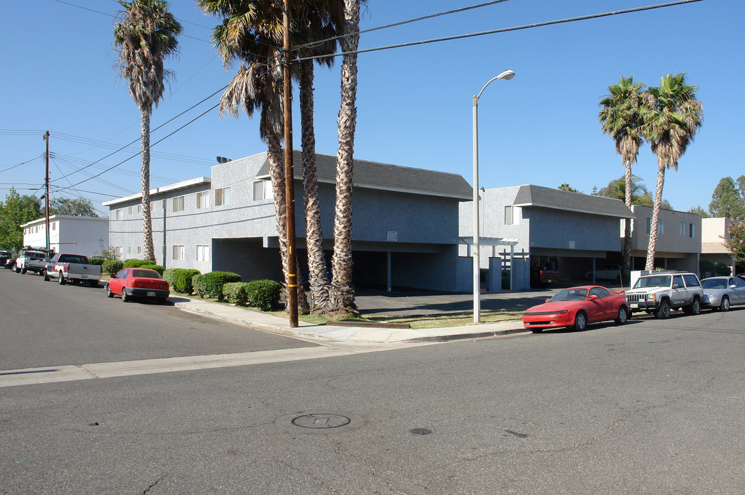 911-927 Ventura Ave in Simi Valley, CA - Building Photo