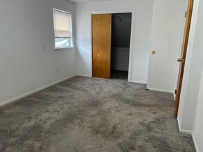 422 Loring Rd in Levittown, NY - Building Photo - Building Photo