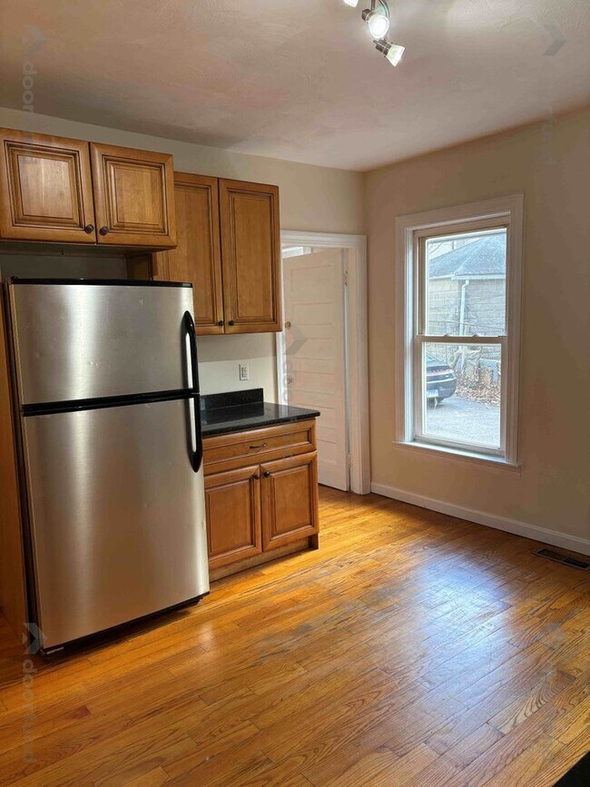 27 Florence St in Worcester, MA - Building Photo - Building Photo