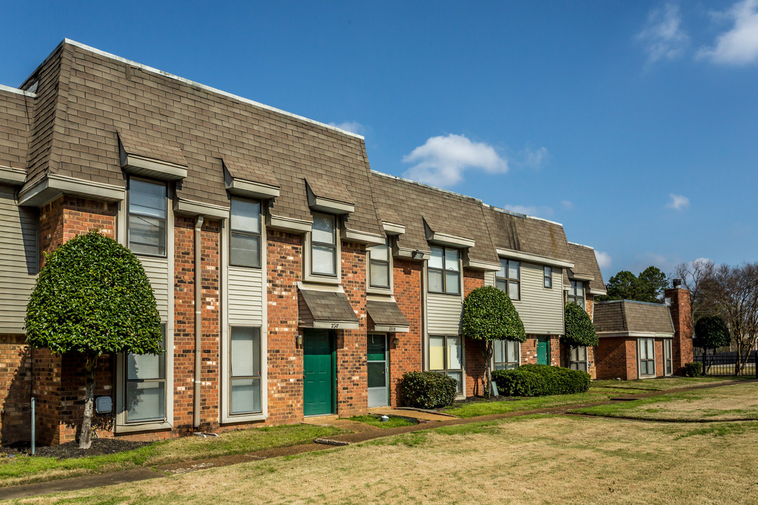 Ridgeway Commons Townhomes in Memphis, TN - Building Photo