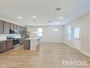 4327 Spirit Star Dr in Converse, TX - Foto de edificio - Building Photo