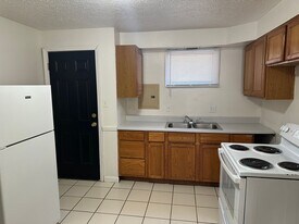 48 Crescent Dr in Struthers, OH - Building Photo