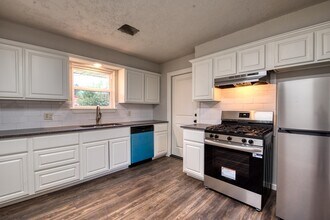 2828 SW 83rd St in Oklahoma City, OK - Building Photo - Building Photo