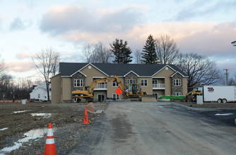 1095 Loudon Rd in Cohoes, NY - Foto de edificio - Building Photo