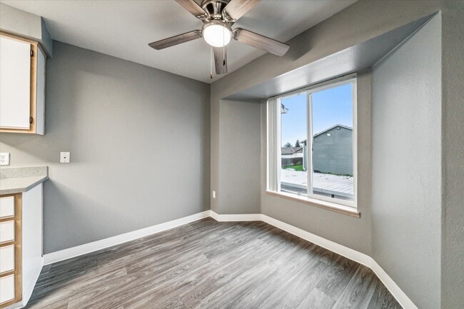 Oak Park Village Apartments in Salem, OR - Building Photo - Building Photo