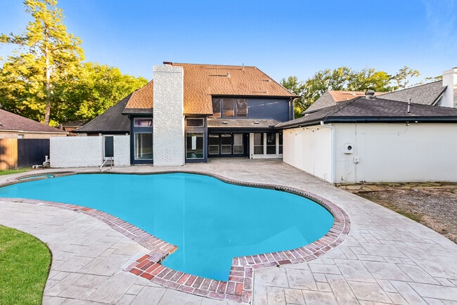 11818 Oakcroft Dr in Houston, TX - Foto de edificio - Building Photo