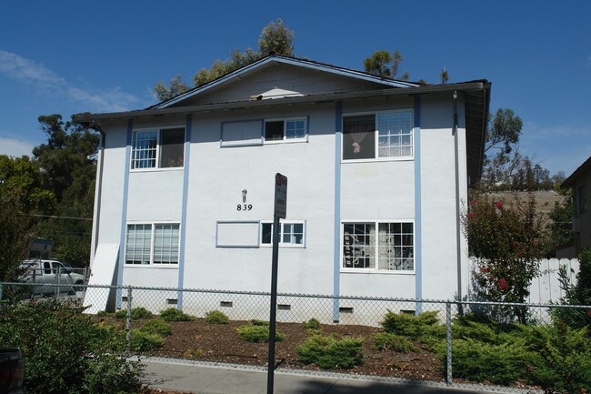 839 Farm Dr in San Jose, CA - Foto de edificio - Building Photo