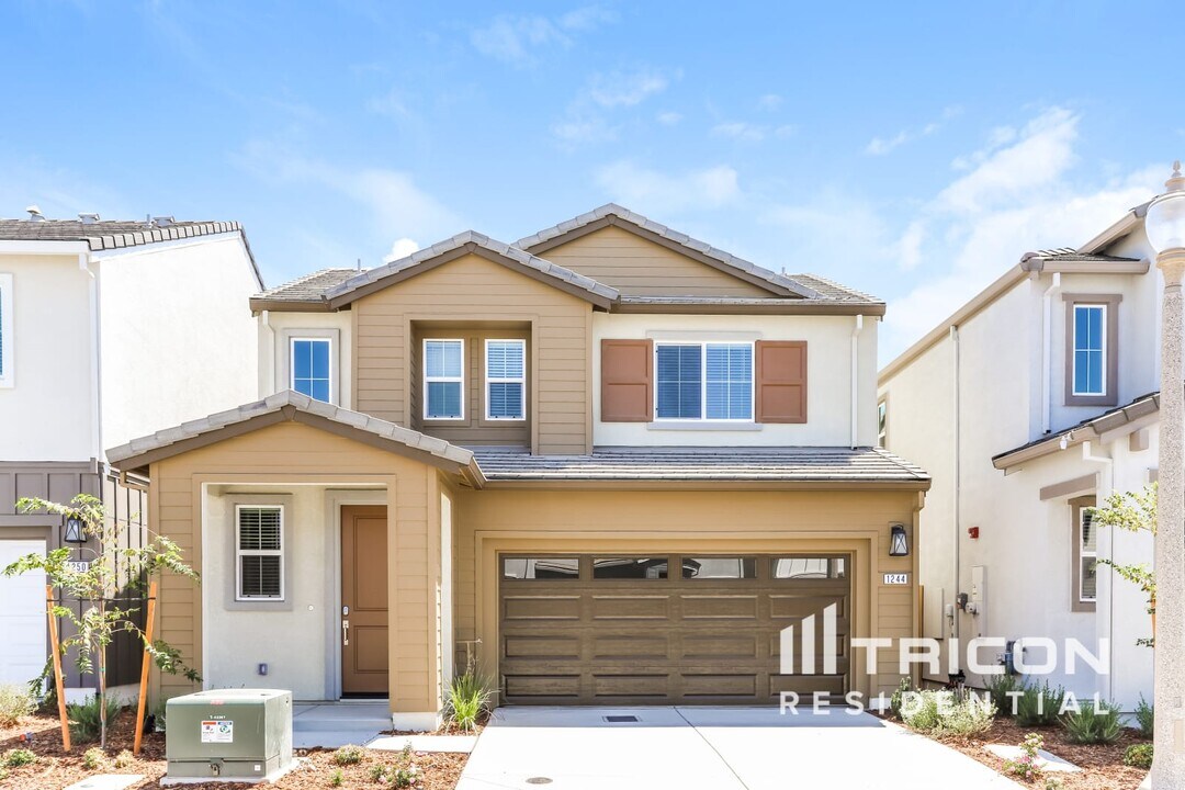 1244 Victorian St in Lincoln, CA - Building Photo