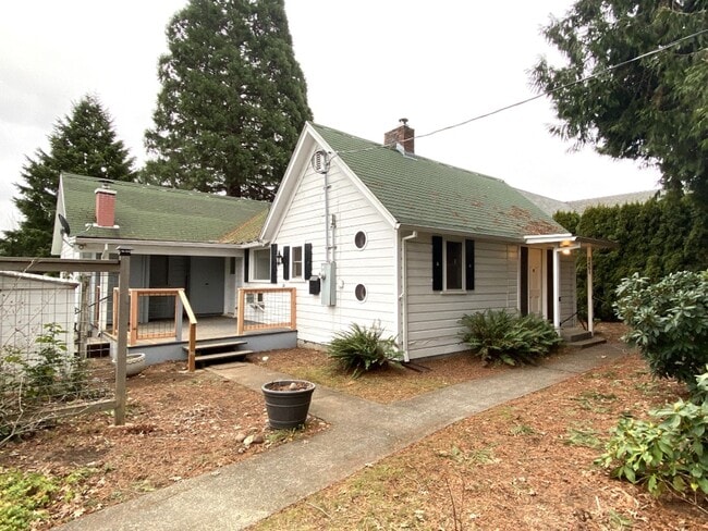 3461 Avalon Dr in Hood River, OR - Building Photo - Building Photo