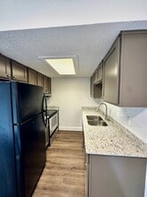 Foxfire Apartments in Springdale, AR - Building Photo - Building Photo