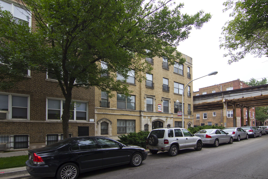 937 W Cornelia Ave in Chicago, IL - Foto de edificio