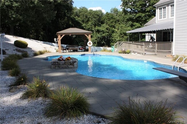 17 Waring Dr in Carmel, NY - Building Photo - Building Photo